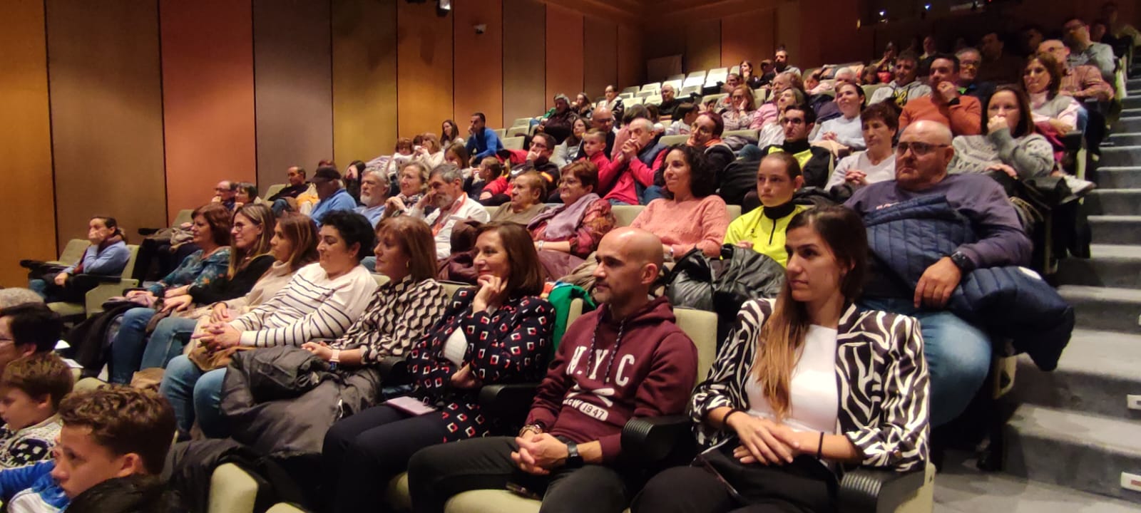 El Teatro del CDS se llena de público para compartir como ‘los sueños se cumplen’ junto a los atletas olímpicos Lorena Martín y Mario García Romo