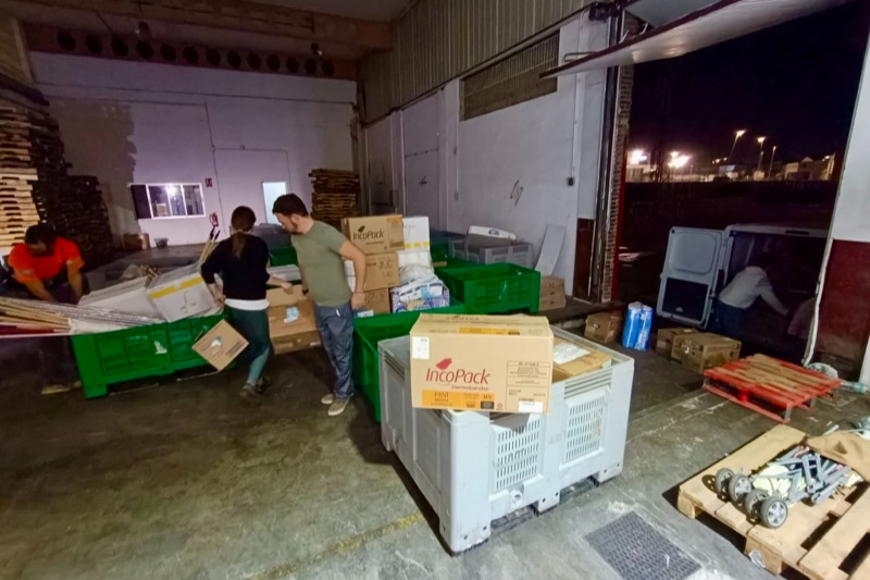 Villoria lleva hasta Picassent un nuevo envío de ayuda con más de 4000 kilos de productos para los afectados por la Dana