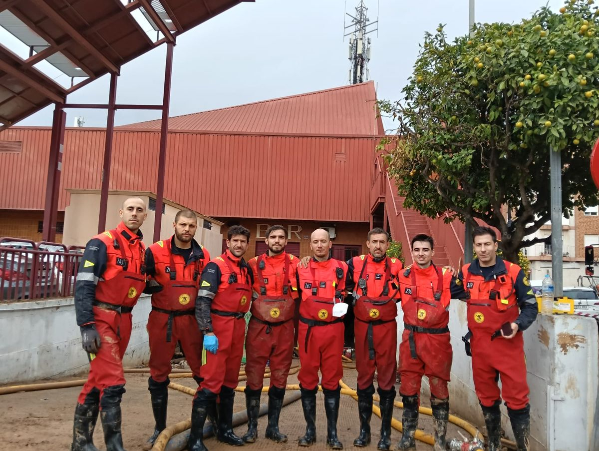 Bomberos del Ayuntamiento de Salamanca trabajan en la recuperación de Aldaya