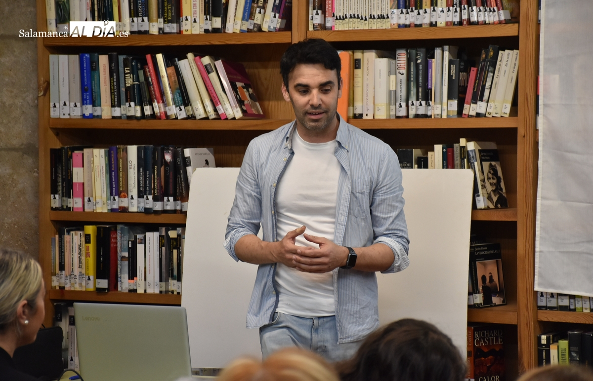 Mirolibro conmemora el 25N de la mano del escritor Ángel Luis Moraga