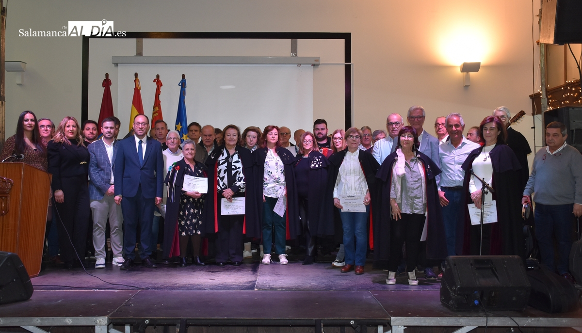 13 personas de diversos sectores reciben un homenaje colectivo por su jubilación