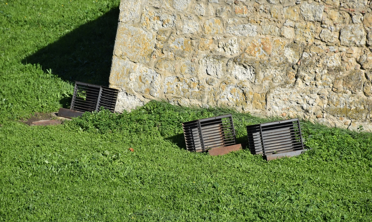 Las nuevas casamatas empiezan a dejarse ver por los fosos