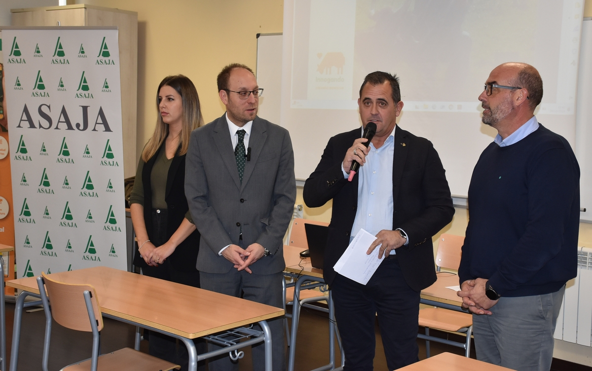 La preocupación por la sanidad animal centra la jornada de Asaja de apertura de la Feria de San Andrés