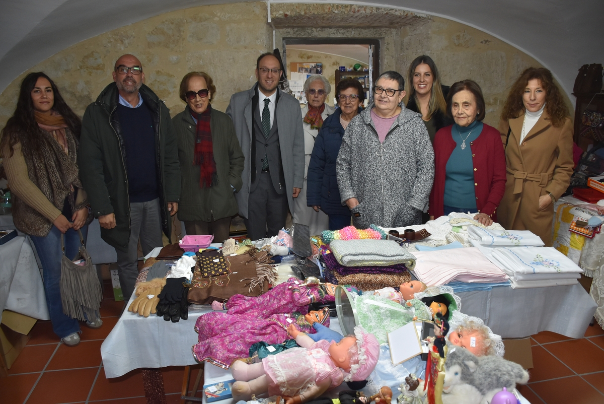 Manos Unidas inaugura en su sede del Palacio Episcopal su clásico rastrillo solidario