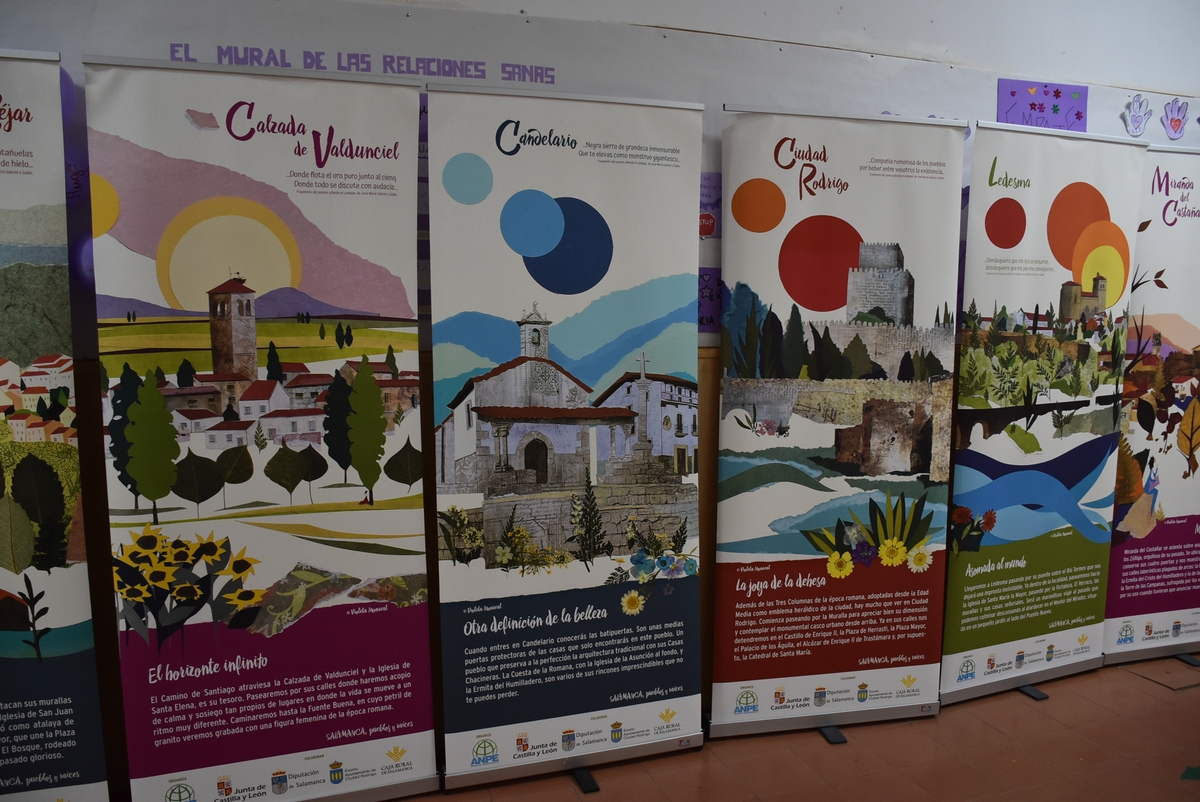 La exposición de roll-ups con creaciones de Violeta Monreal recala en San Francisco