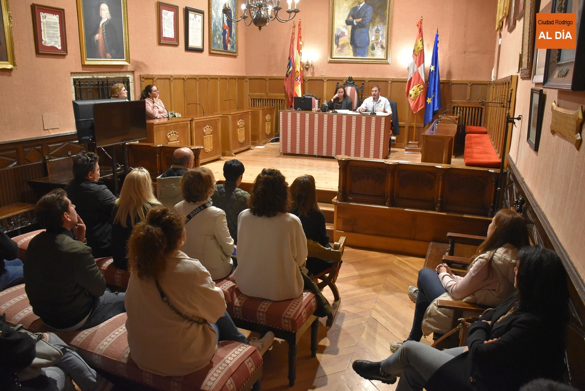 Notable asistencia a la reunión explicativa de la promoción que pone en juego un coche