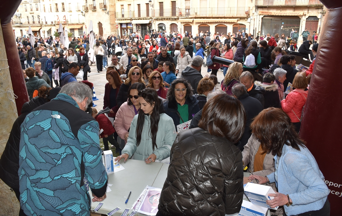 La Ruta contra la Violencia hacia la Mujer bate un nuevo récord de participación pese al viento