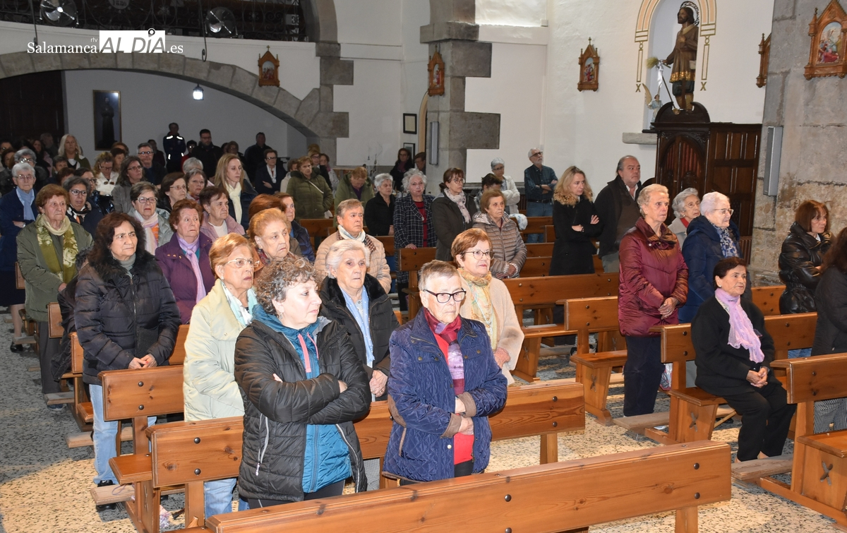 Amplia asistencia a la apertura de la novena en honor a la Virgen de la Medalla Milagrosa