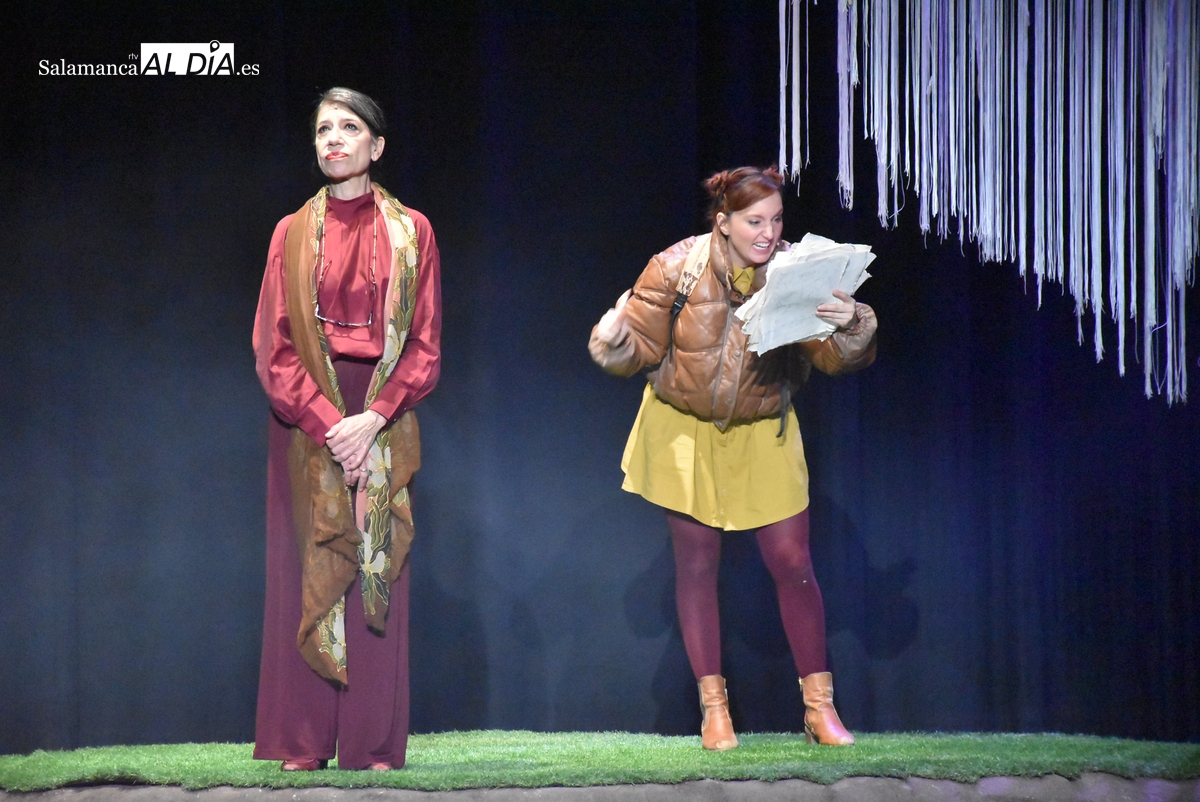 Entradón en el Teatro Nuevo para disfrutar de la sesión de concienciación en torno al Alzheimer