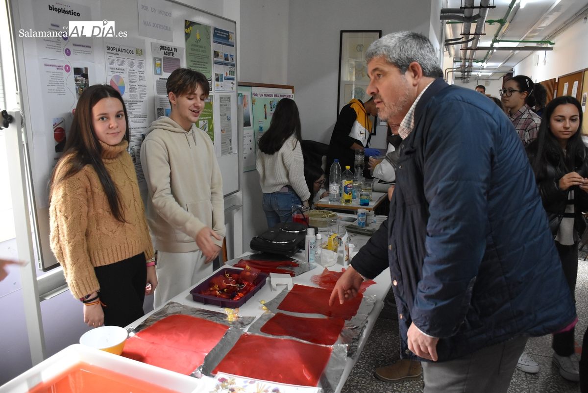 Varios talleres a cargo de alumnos guían la 2ª Semana de la Ciencia del IES Fray Diego