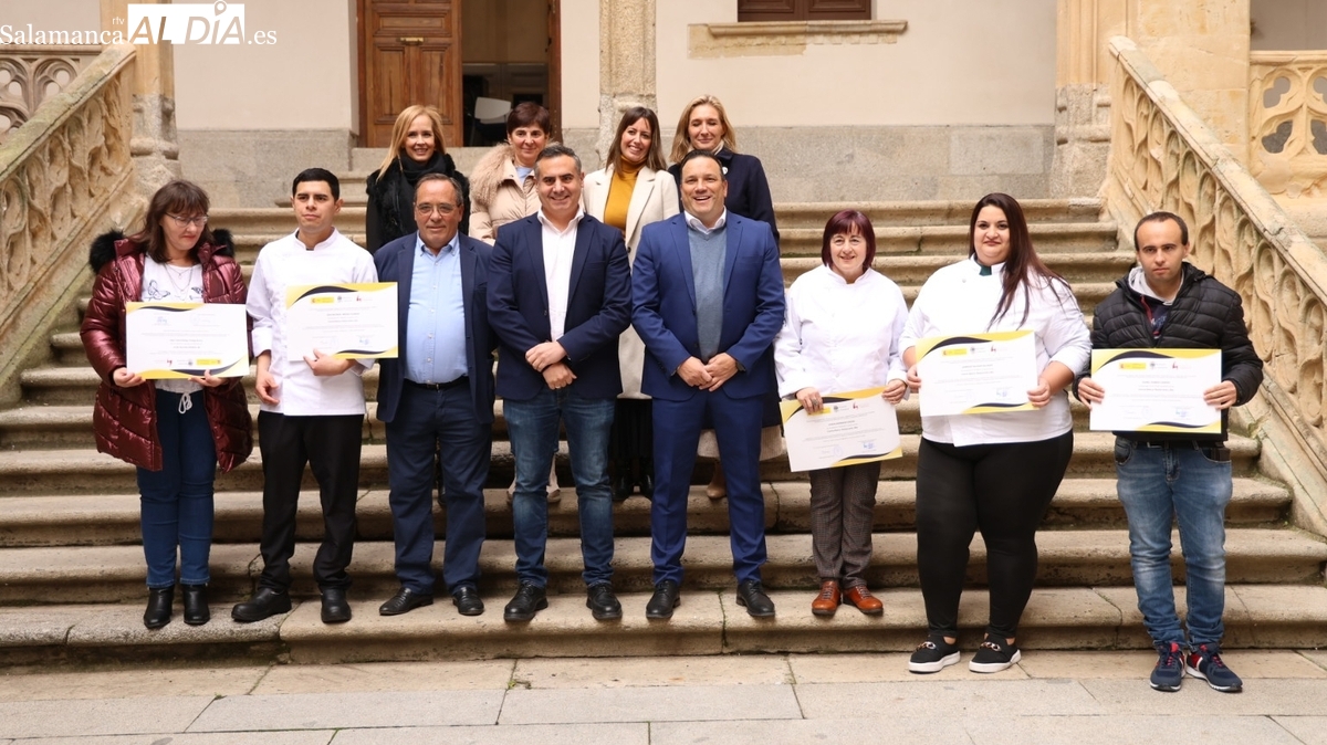 Entregados los diplomas a 9 alumnos del Curso básico de cocina, restaurante y bar desarrollado en Hinojosa de Duero
