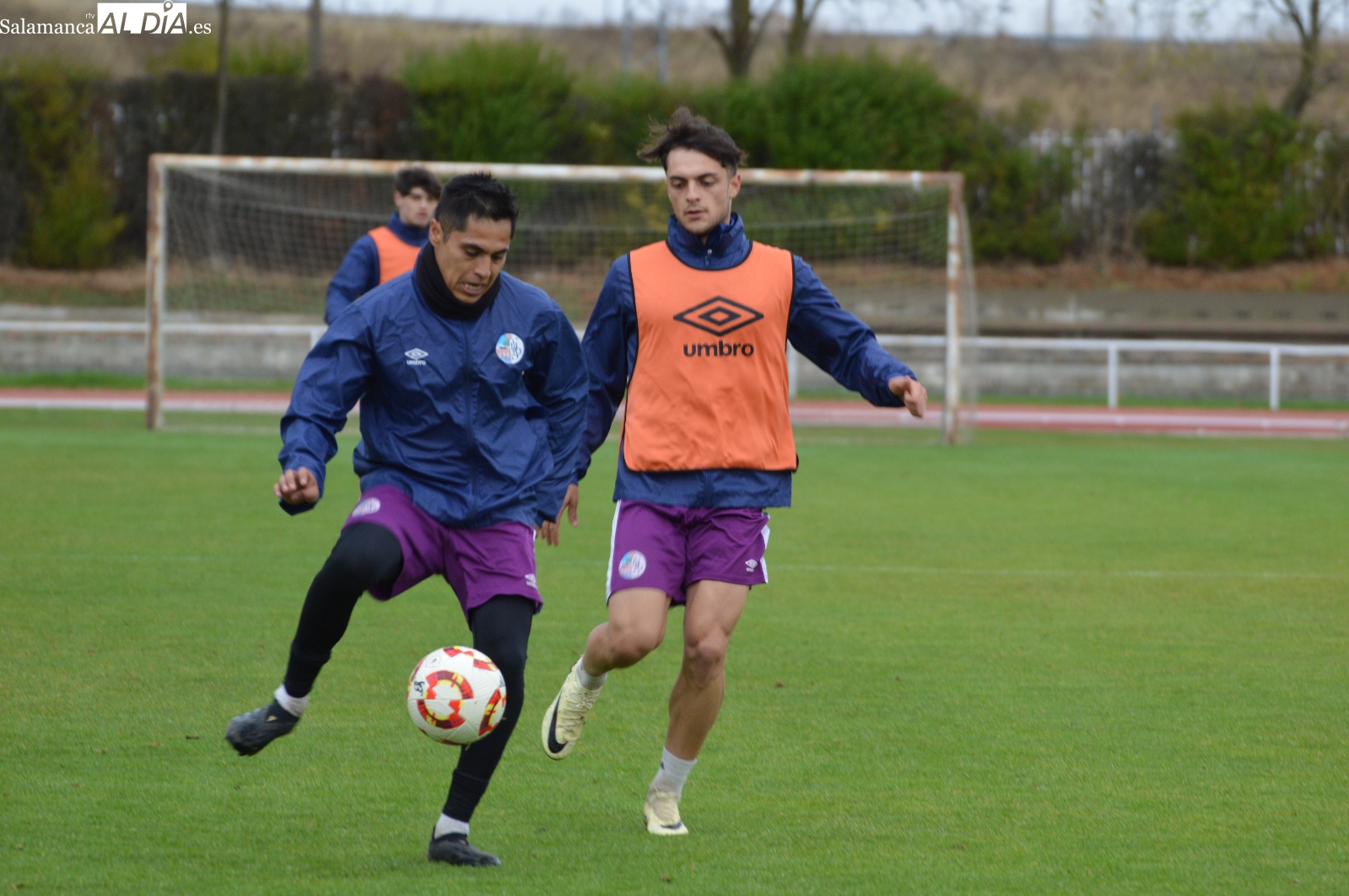 Gustavo hace de Souley en un entrenamiento del Salamanca UDS sin Casado, con Ian de vuelta sin ejercitarse y Galván en el posible once (FOTOS)