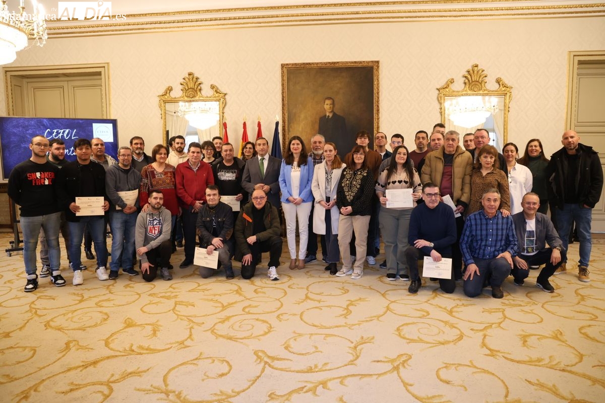 Las FOTOS de la entrega de diplomas a los 32 alumnos preparados para acceder al mercado laboral