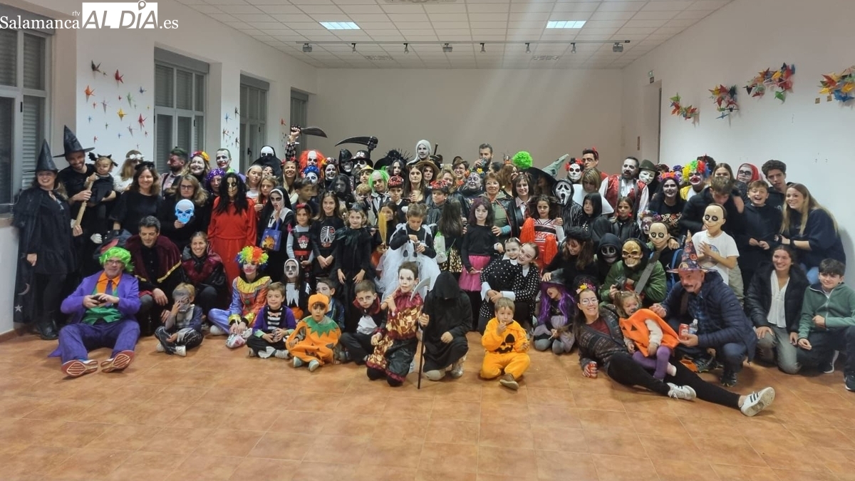 En Mieza proponen ‘truco o trato’ por las calles y acaban con un chocolate en las escuelas