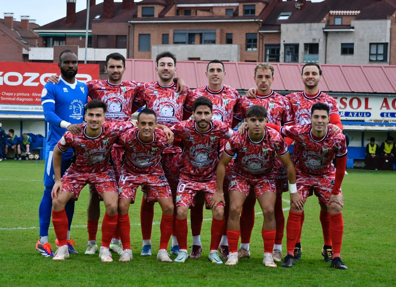 El CD Guijuelo no puede ganar al Marino de Luanco con uno más durante casi una hora (1-1)