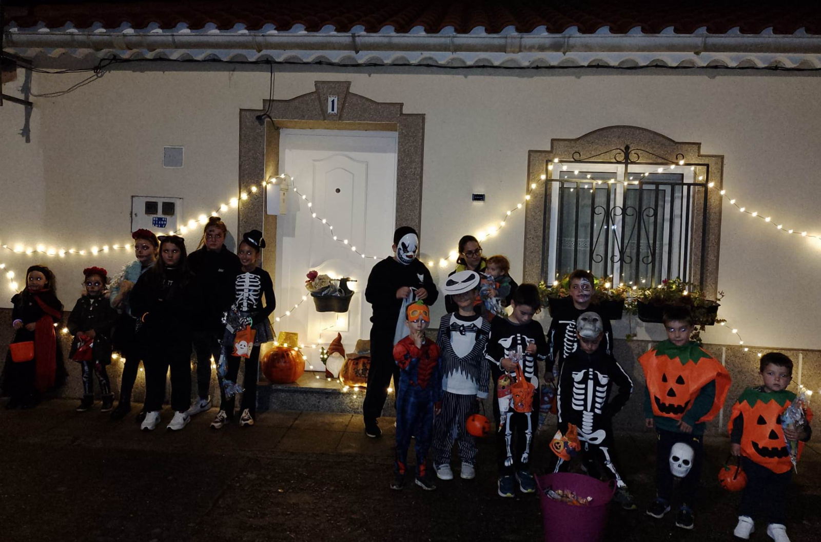 Los niños protagonizan en Águeda la celebración de Halloween