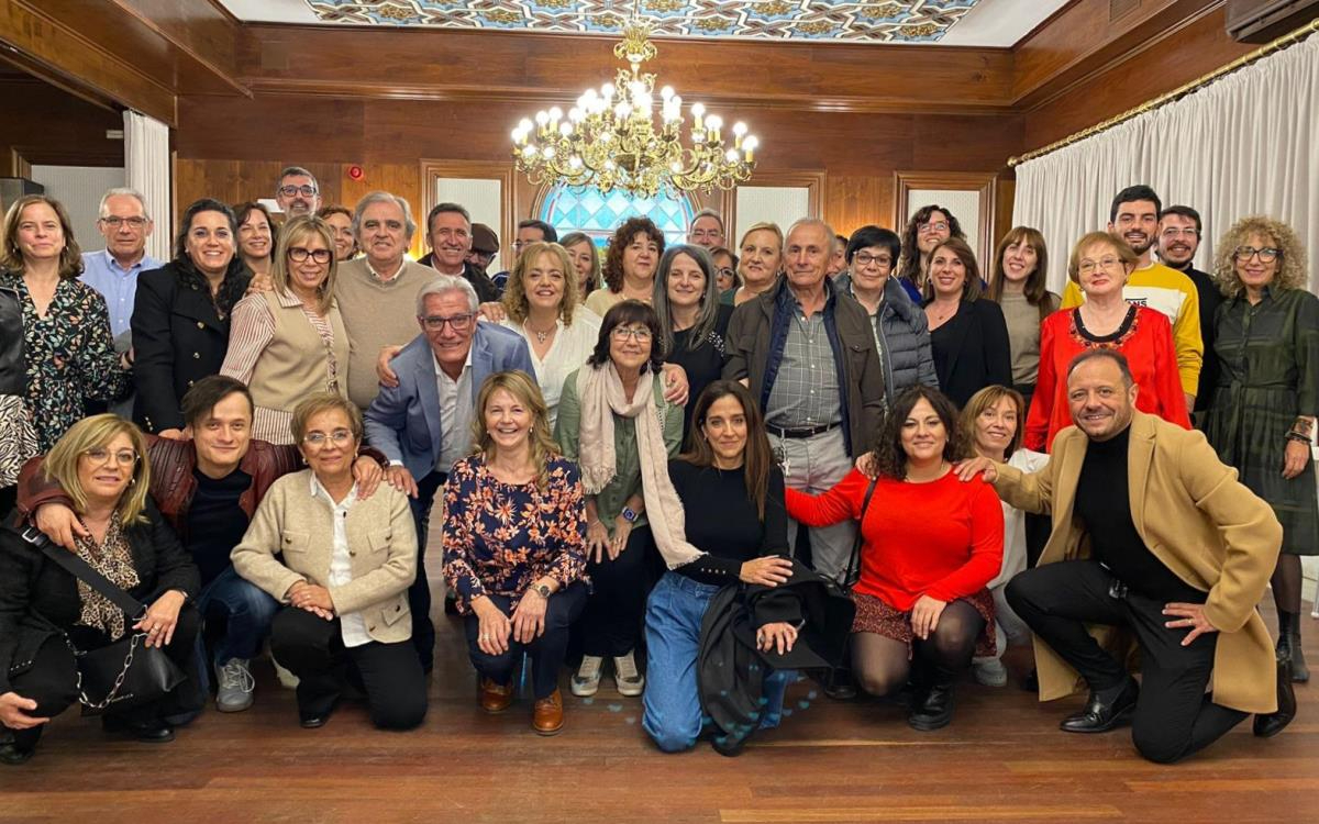 Manuel López del Val y Rosa Martín celebran su jubilación junto a sus compañeros de trabajo