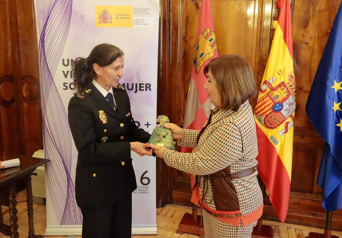 Día feliz para la jefa de la UFAM de la Comisaría de Policía Nacional de Béjar