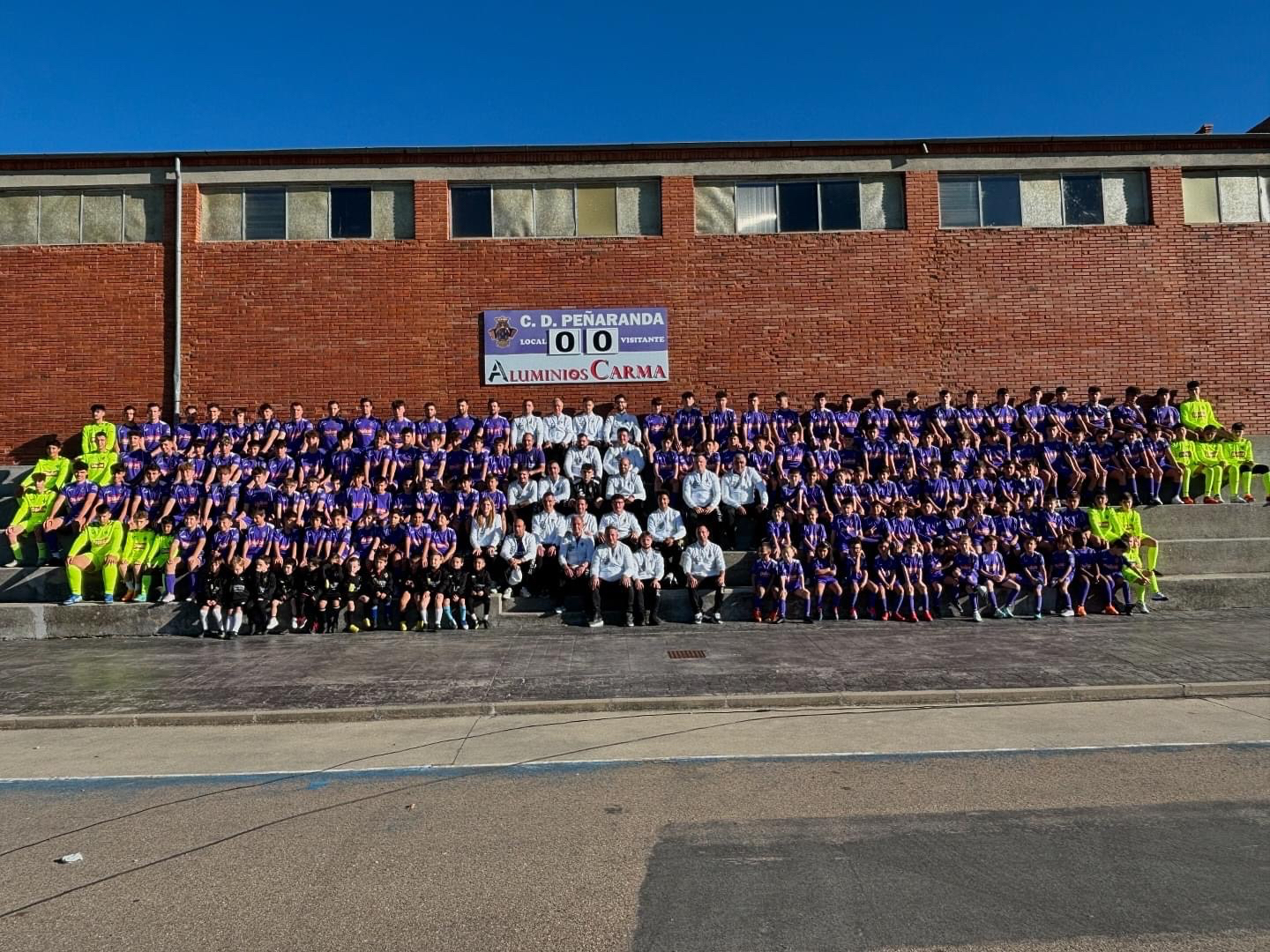 El CD Peñaranda recauda 650 euros y una furgoneta de productos para ayudar a los afectados por la Dana