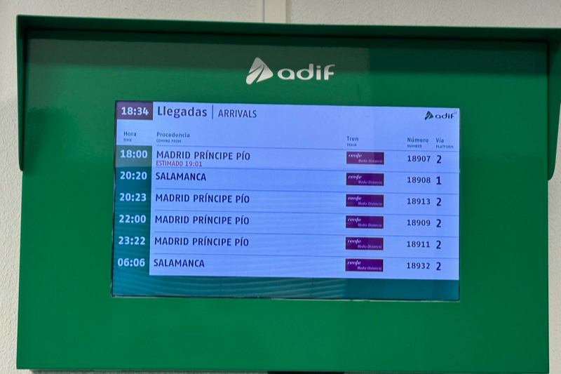 Las incidencias en el tren en Peñaranda, suma y sigue: Nuevo retraso de una hora y nueva indignación vecinal