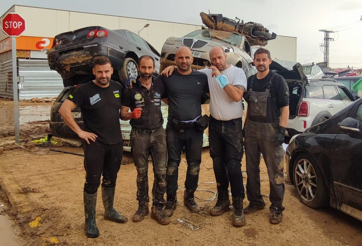 Javier Sendín, tras su primer viaje a Paiporta: Hemos visto a gente llorar de emoción cuando conseguíamos arrancar su coche