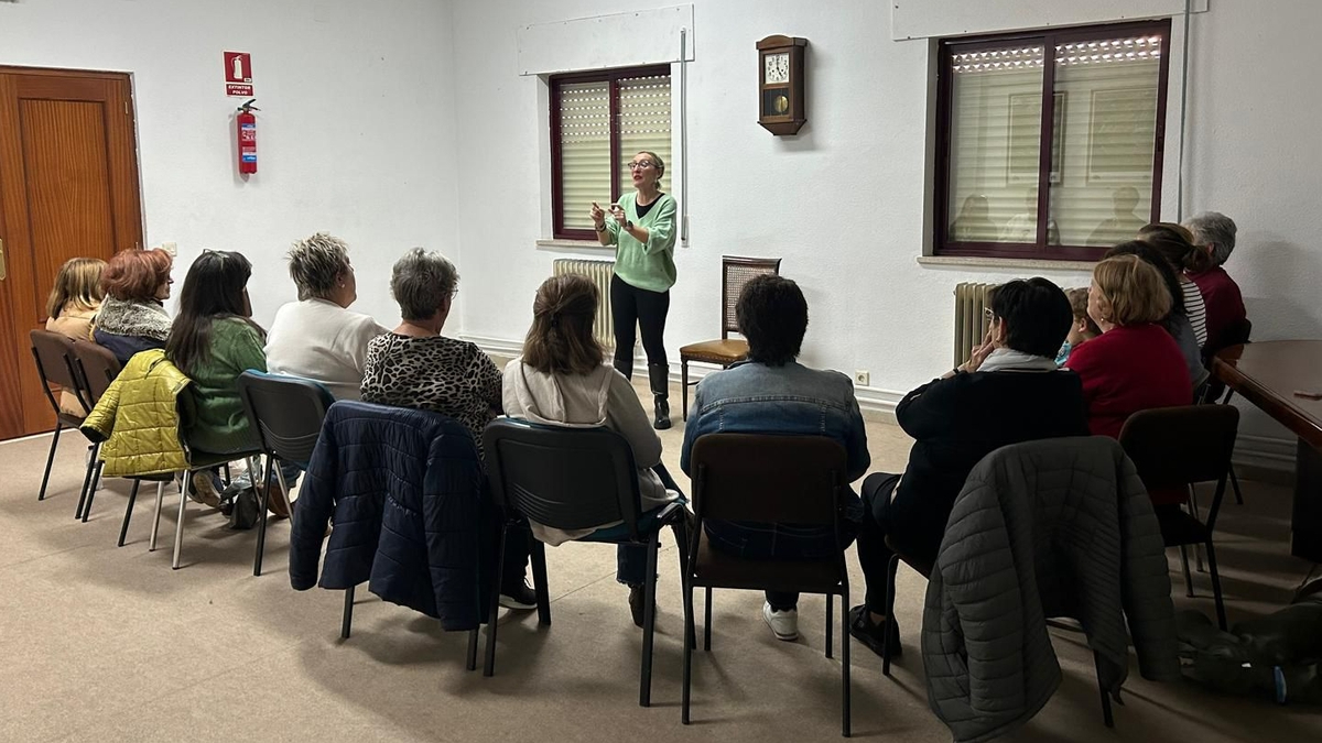 Microteatro contra la violencia de género en Villar de Peralonso  