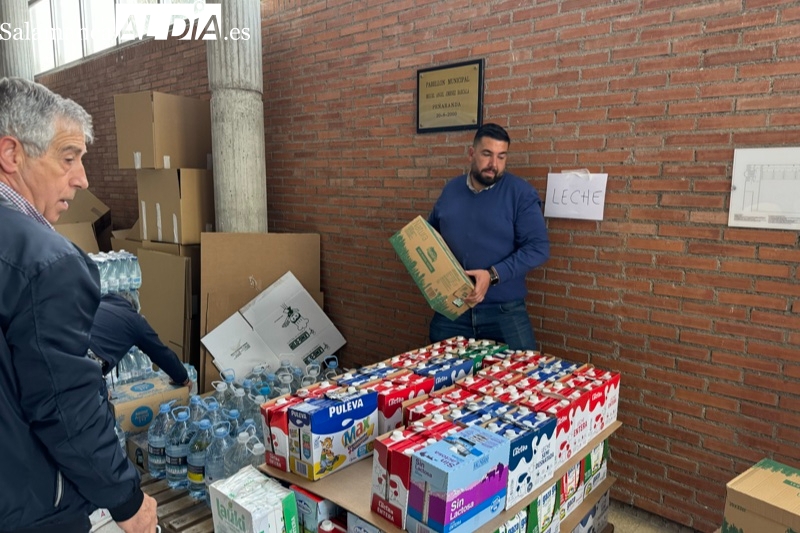 Una masiva respuesta vecinal logra recoger cerca de 30 palets de ayuda para los afectados por la Dana en las primeras horas de donaciones en Peñaranda