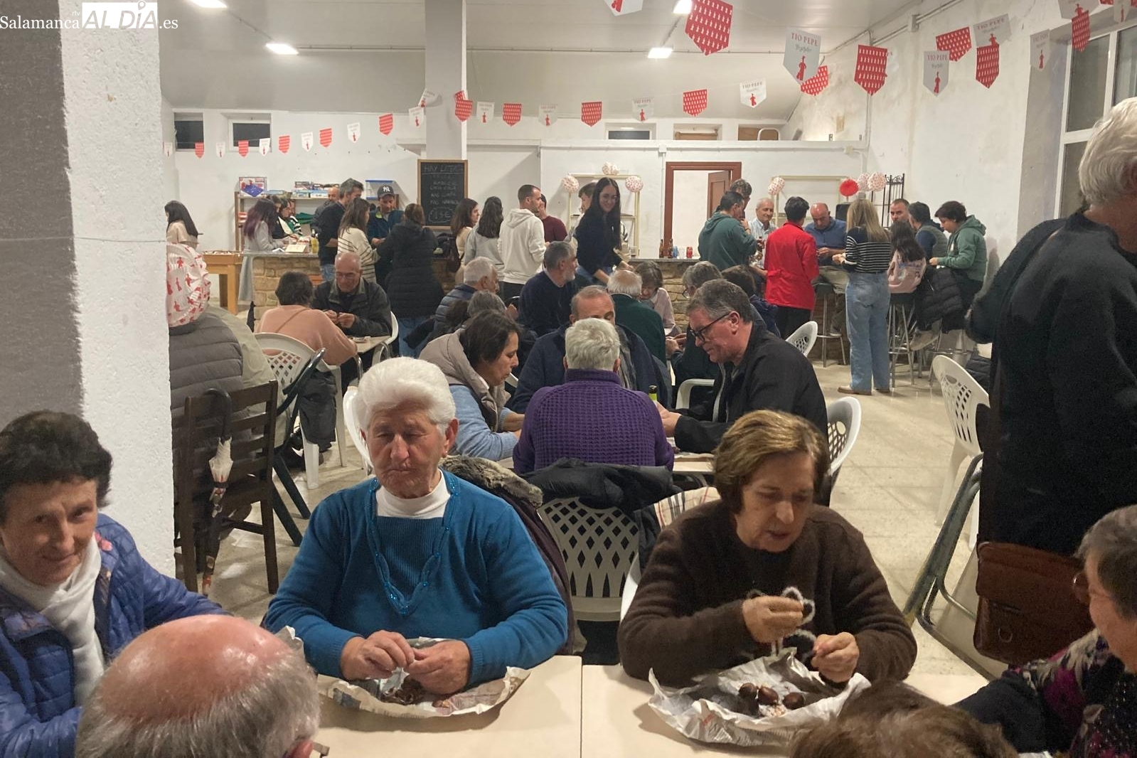 En Cerralbo celebran el Día de los Santos con una castañada y vino dulce