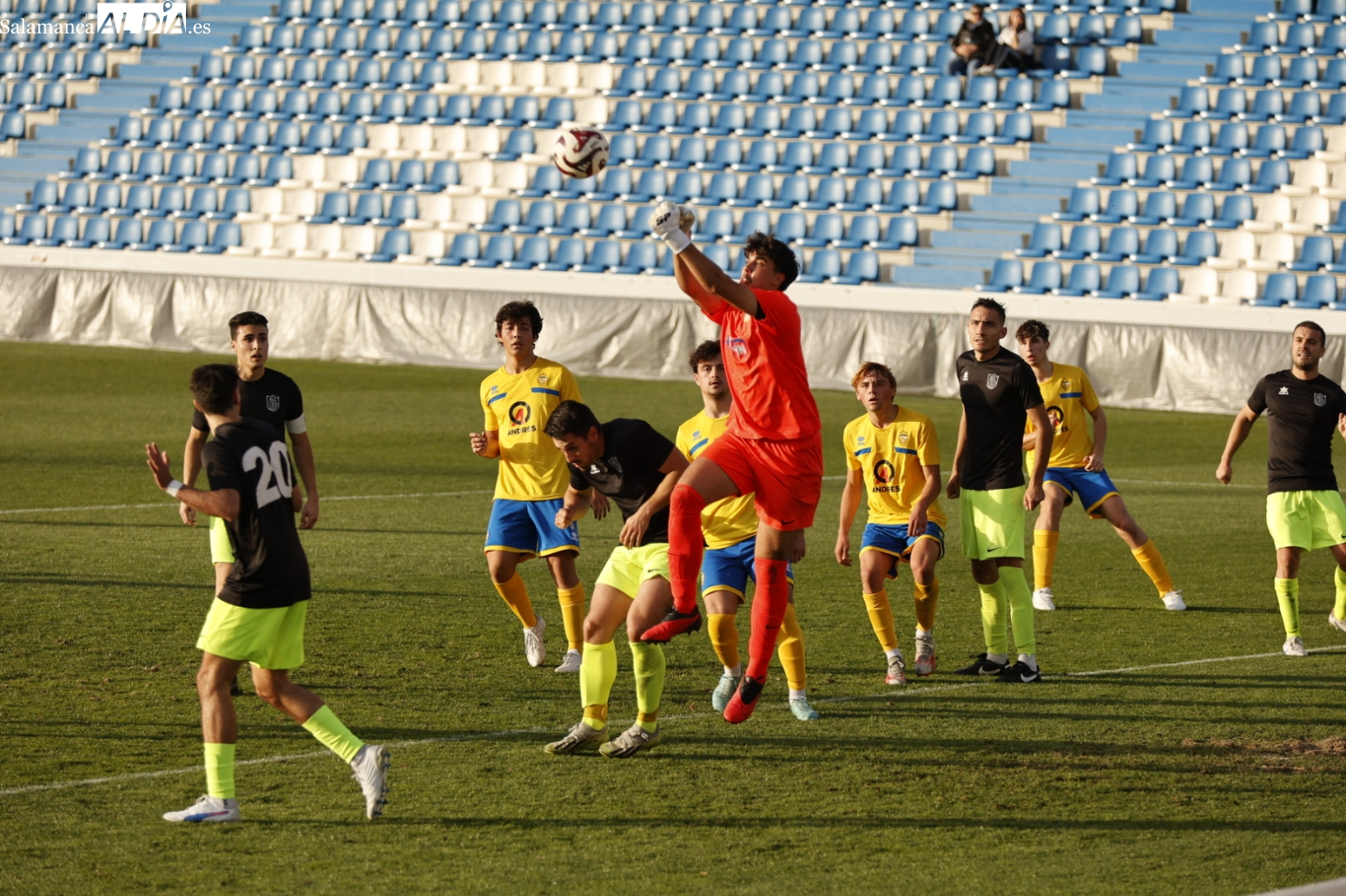 El Helmántico se pone líder en el Reina Sofía tras batir al Monterrey (0-2)