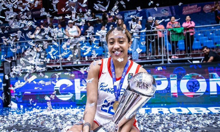 Arella Guirantes, del Perfumerías Avenida, campeona del Centrobasket con Puerto Rico y MVP del torneo