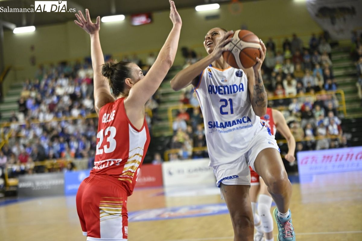 El Perfumerías Avenida se aferra a la segunda fase de la Euroliga como a un clavo ardiendo en la final con el DVTK (67-55)