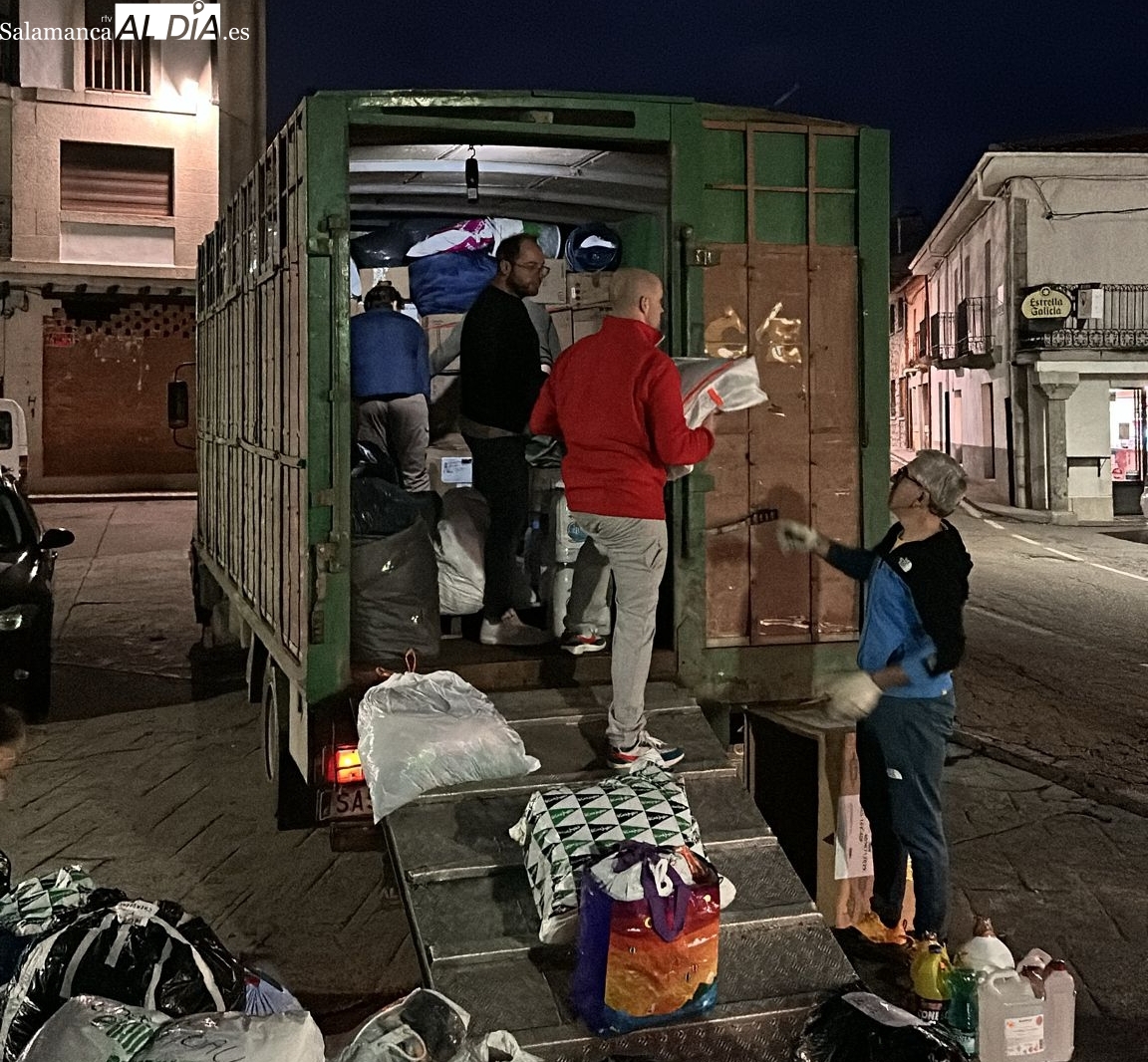 VÍDEO | Llenan un camión de toros de lidia con productos destinados a los damnificados por la DANA en Valencia
