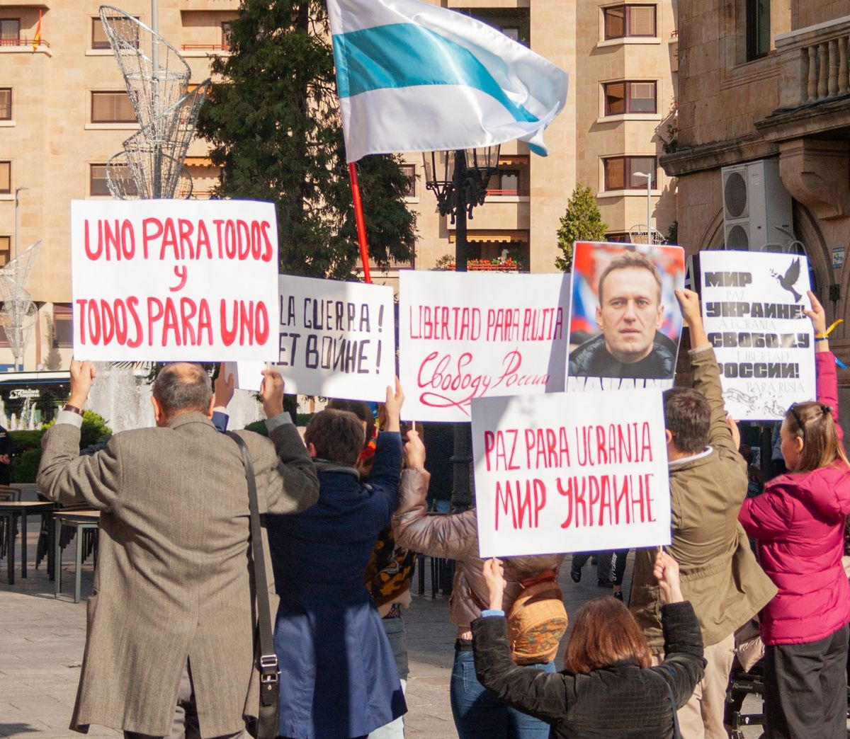 Concentración antibélica de ciudadanos rusos en Salamanca