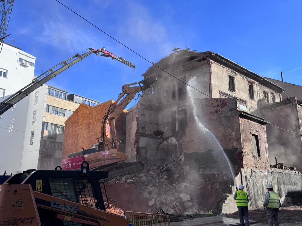 VÍDEO y FOTOS de la espectacular demolición del Palacete de la avenida de Italia 