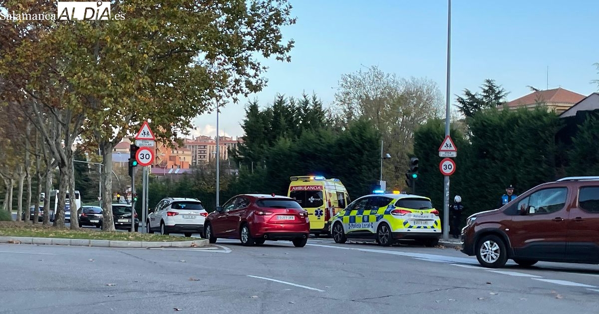 Una joven de 15 años herida tras la colisión de un patinete y un turismo en la avenida de Salamanca