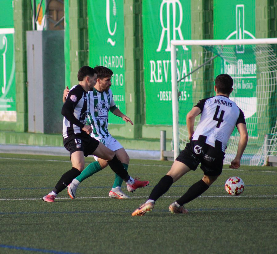 El CD Guijuelo empata con el Escobedo y Rubén Gala sigue sin saber lo que es ganar (1-1)