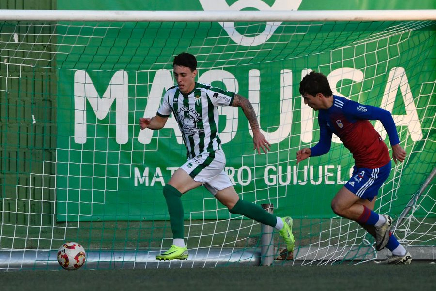 Empate sin goles en el debut en el Municipal de Rubén Gala con el CD Guijuelo ante el Langreo (0-0)