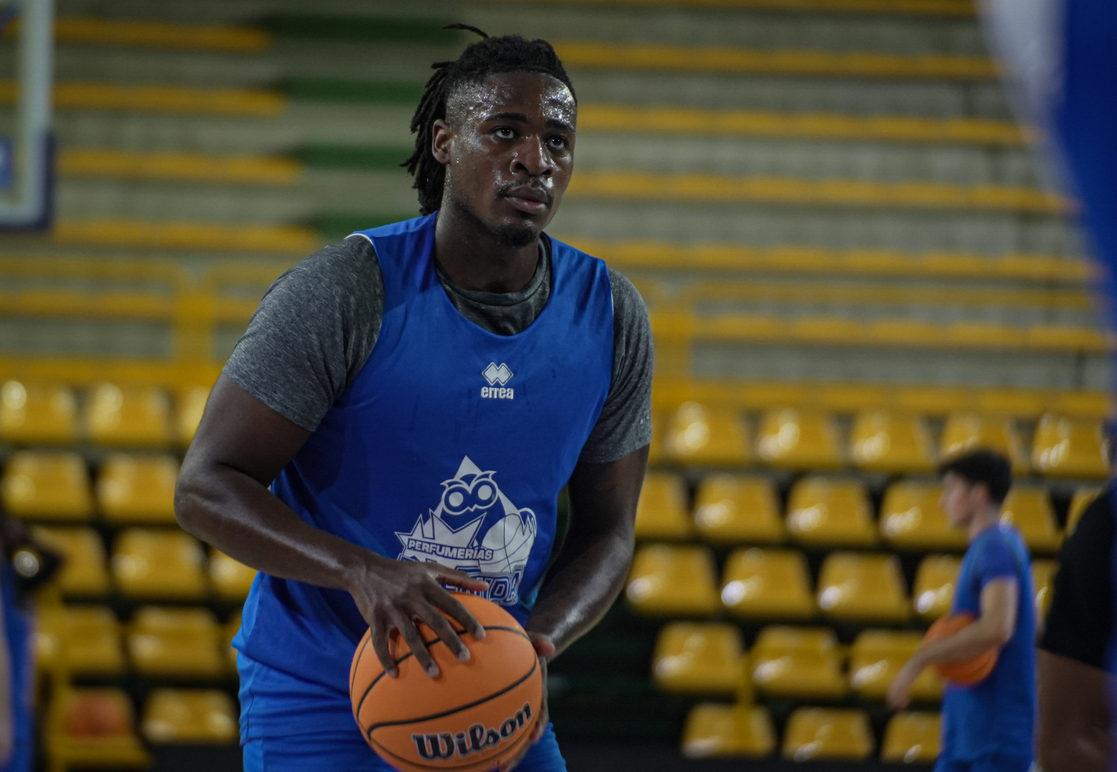 El Perfumerías Avenida Xoborg firma al alero Germán Kasanzi