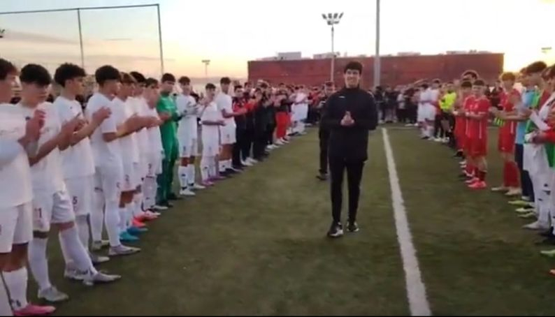 Emotivo homenaje a Iker, el jugador del Hergar que deja el fútbol por un problema de salud