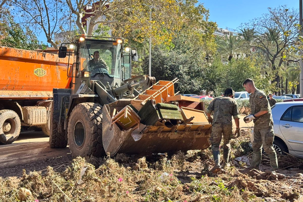 El VÍDEO del trabajo de militares de Salamanca para despejar accesos en Algemesí
