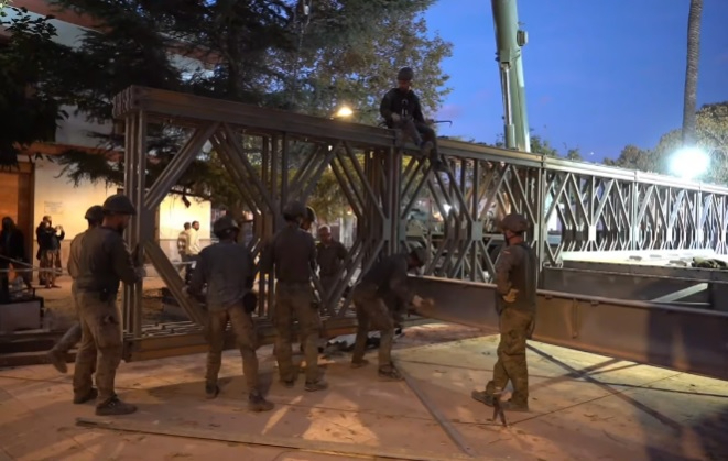 VÍDEO | Así construyeron los militares del REI nº11 de Salamanca el puente en Picanya (Valencia)