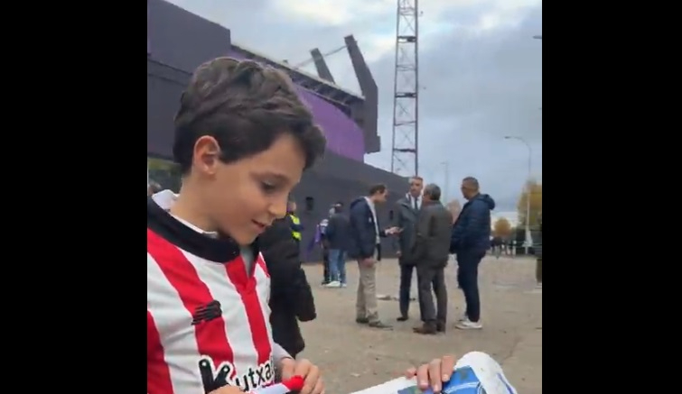 El niño salmantino que se vuelve viral por ir a ver un partido del Athletic Club de Bilbao: Lo llevo en el corazón