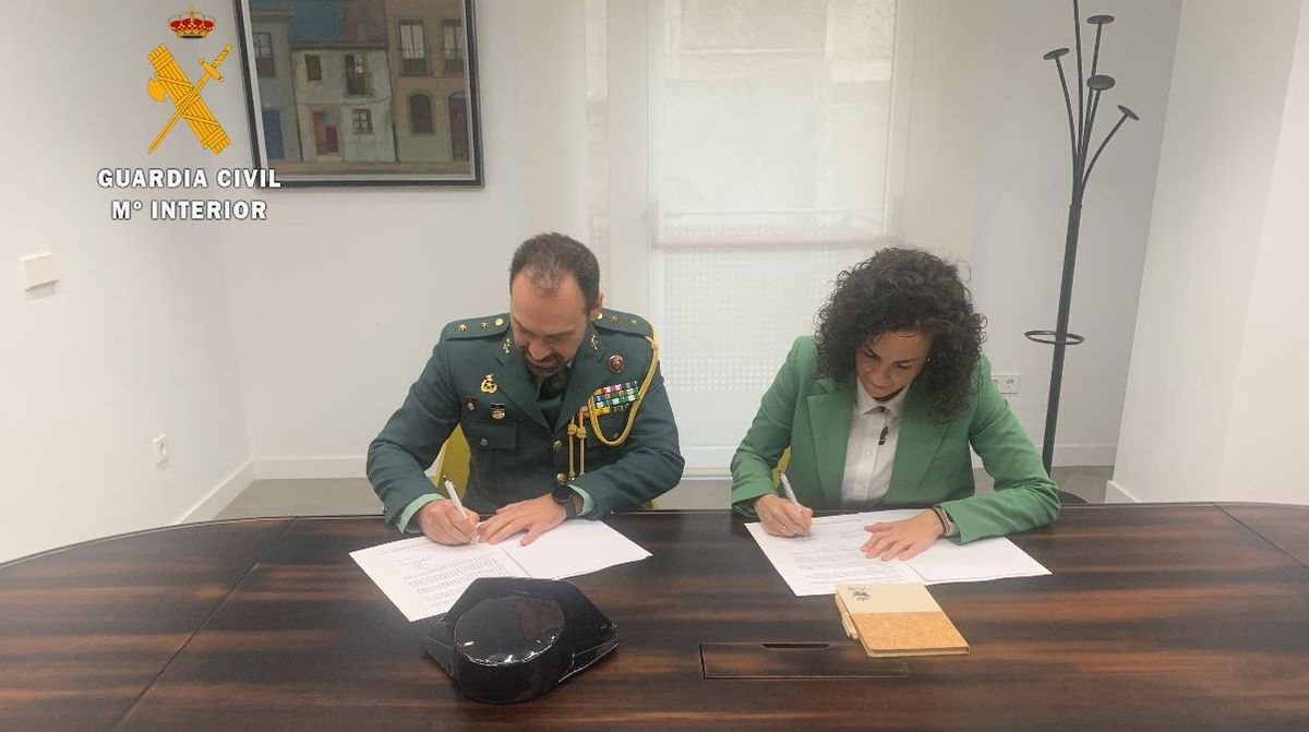 La Guardia Civil y los farmacéuticos de Salamanca se unen para combatir amenazas a las personas mayores