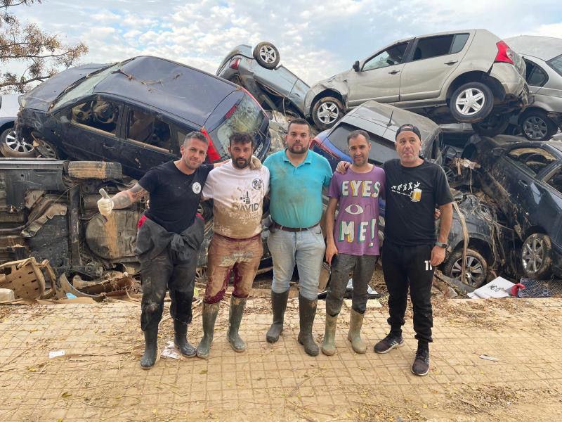 Del Barrio Vidal de Salamanca al corazón de las zonas afectadas por la DANA: Por la tele impacta, pero cuando llegas aquí parece la guerra (VÍDEO)