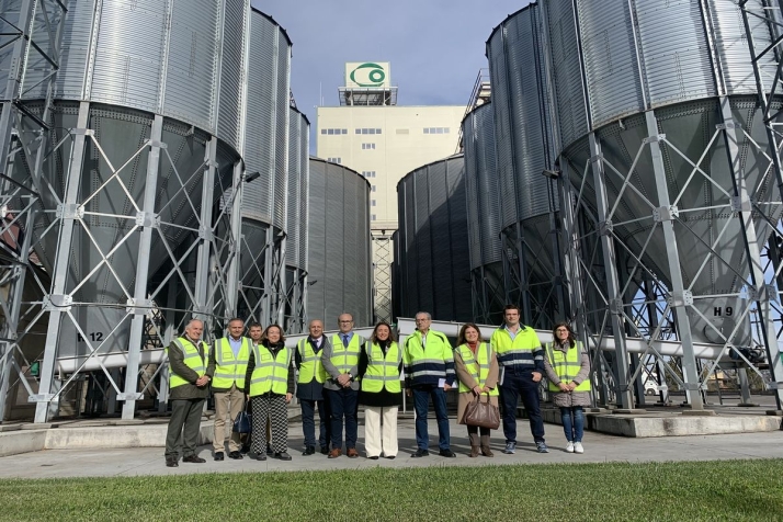 La consejera de Agricultura visita las instalaciones de Cobadu