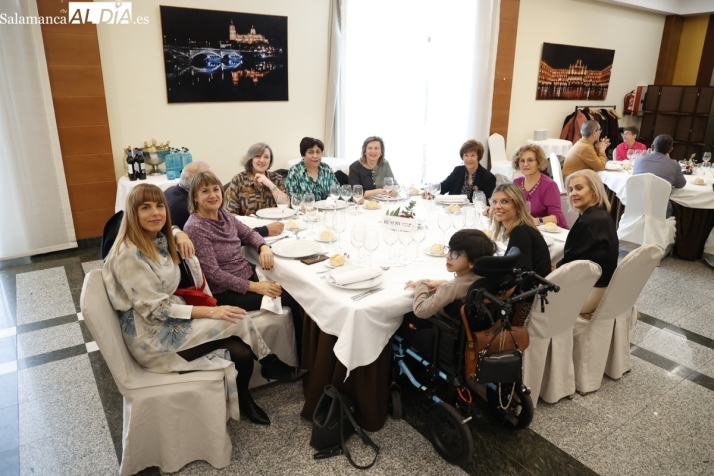 La Asociación Parkinson Salamanca celebra con una comida su aniversario (GALERÍA DE FOTOS)