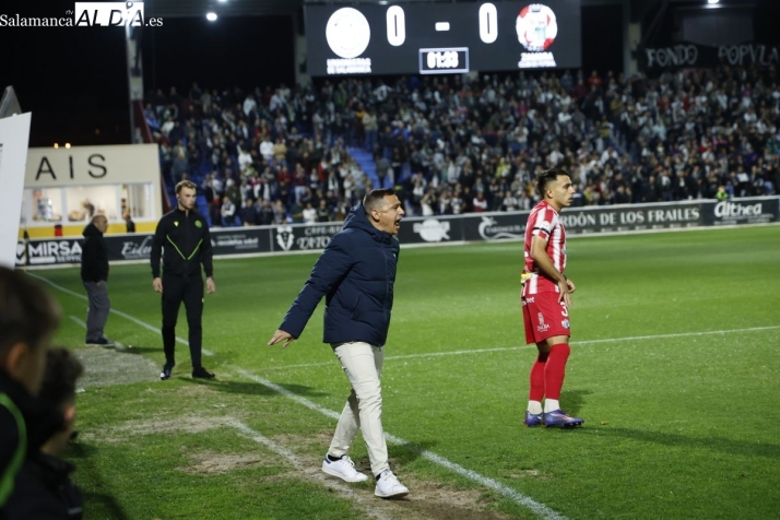 Llácer rebaja la euforia del playoff en Unionistas: Hay que ser conscientes de que esta categoría es muy complicada