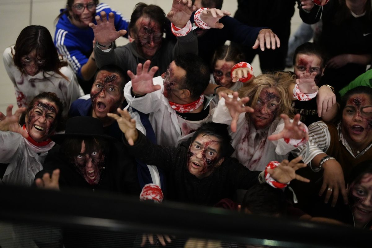 Más de 400 personas desafían el apocalipsis en la Survival Zombie 