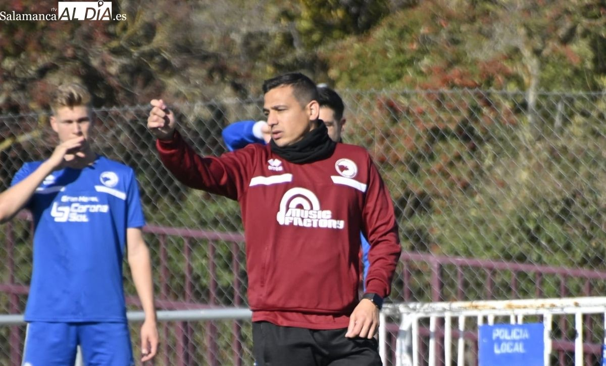 Llácer se olvida del Rayo Vallecano: Hemos decidido poner a los mejores de Unionistas contra el Barakaldo