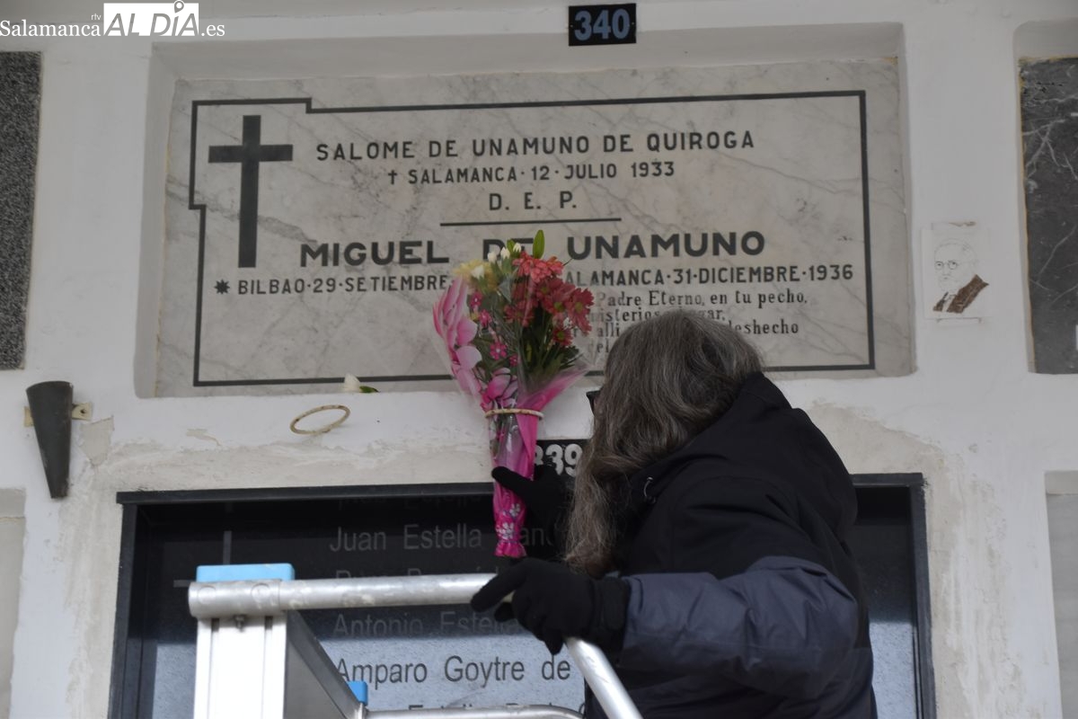Homenaje a Unamuno en el cementerio de Salamanca: Siempre está de actualidad, es un ejemplo constante